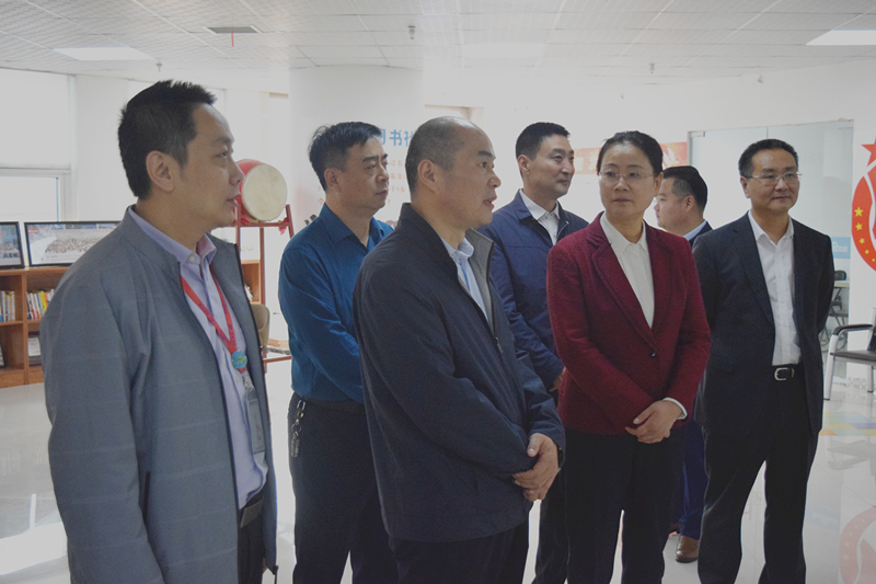 熱烈歡迎河南省委統(tǒng)戰(zhàn)部副部長梁險峰一行蒞臨安陽青峰網(wǎng)絡調(diào)研社會階層工作！